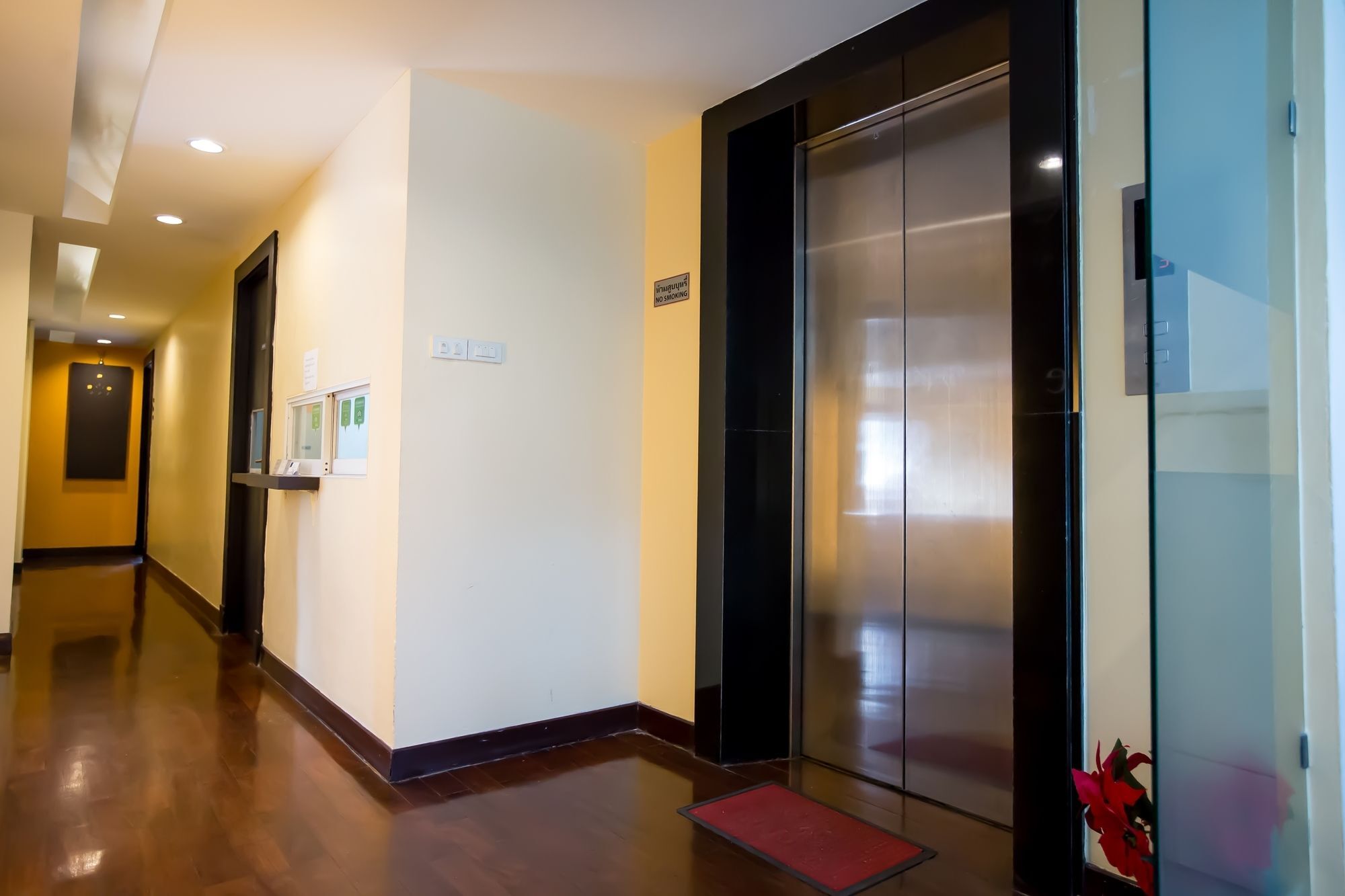 Snooze Hotel Thonglor Бангкок Экстерьер фото